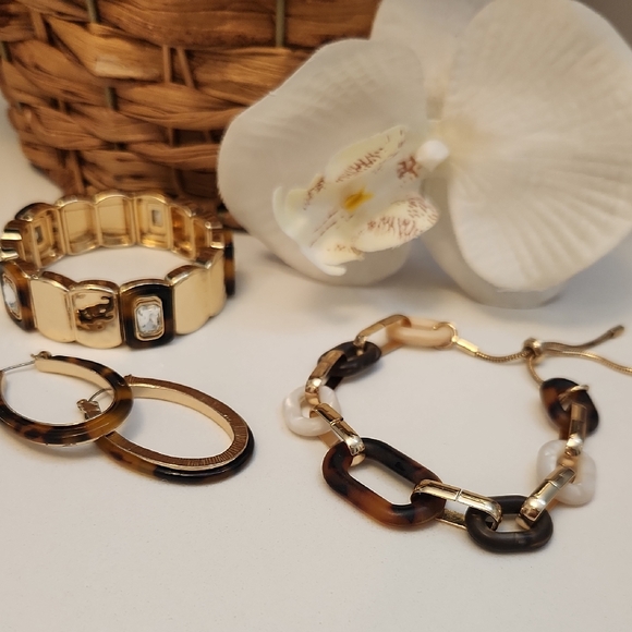 Jewelry - 3 Piece Tortoiseshell Jewelry Set Including a Lilly Pulitzer Stretch Bangle!